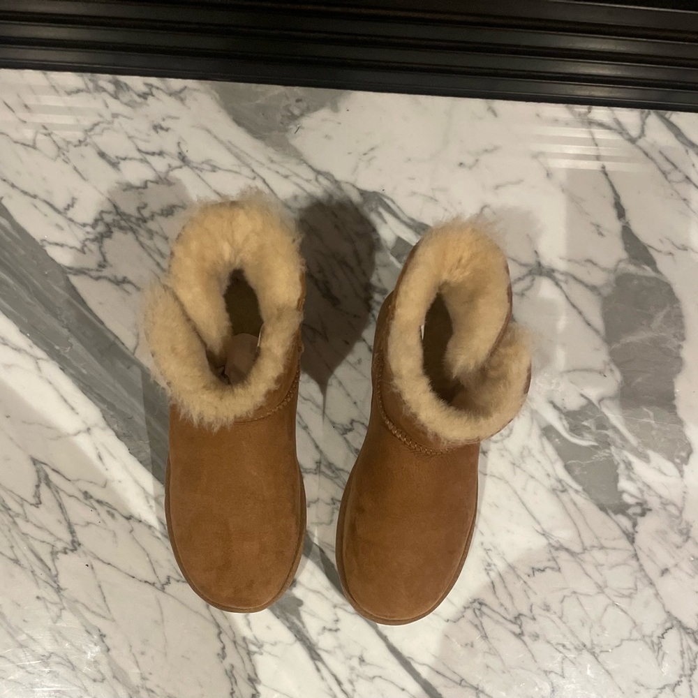 UGG Mini Bailey Button II - Picture 7 of 8